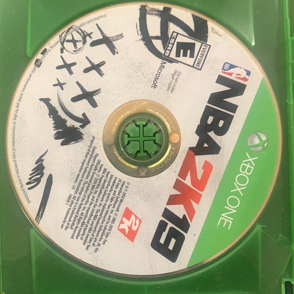Case cracked , in good condition. No scratches